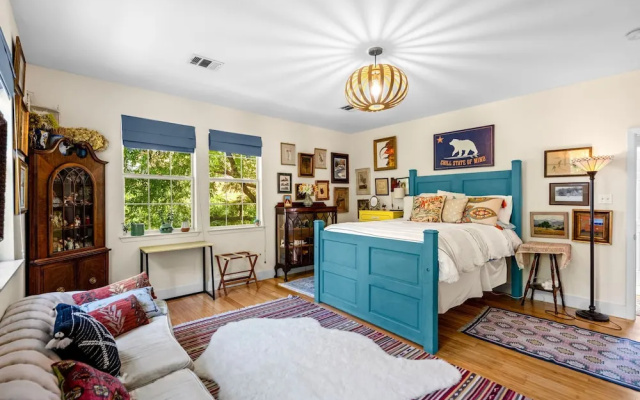 Eclectic 3 Bedroom Block From South Congress!