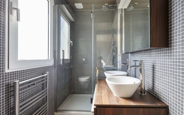 Stunning 2BR Home With Balcony in Batignolles