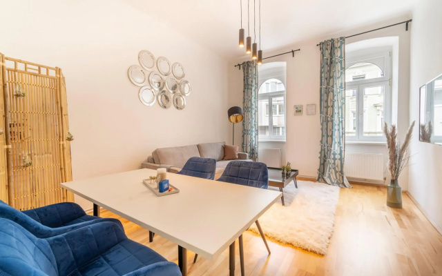 Cozy Flat next to the VIC/UNO