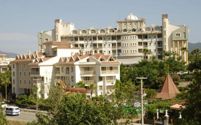 Grand Cettia Hotel вид на фасад