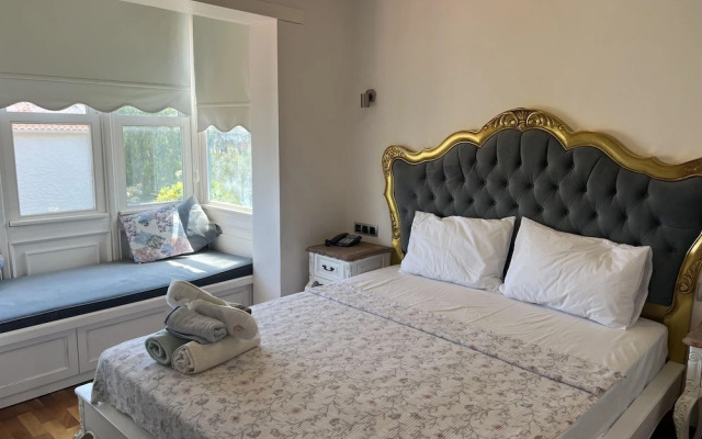 Amour Alacati Butik Otel
