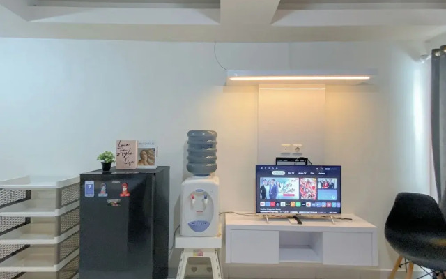 Studio Near Rajawali Station At Amethyst Apartment