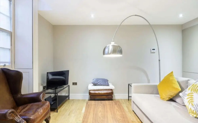 Modern & Cosy Apartment Close To Tube, Sleeps 5