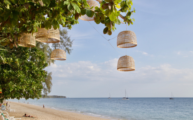 Hotel and Beach Bungalow at Lanta Resort