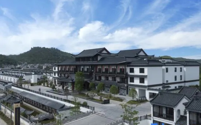 Nine View Lake Fondney Hot Spring Hotel