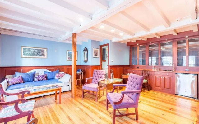 Rockmere Inn