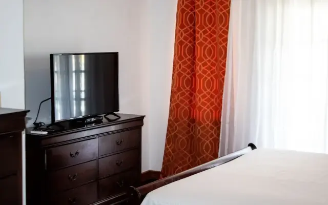 The Pub Comfort Suites