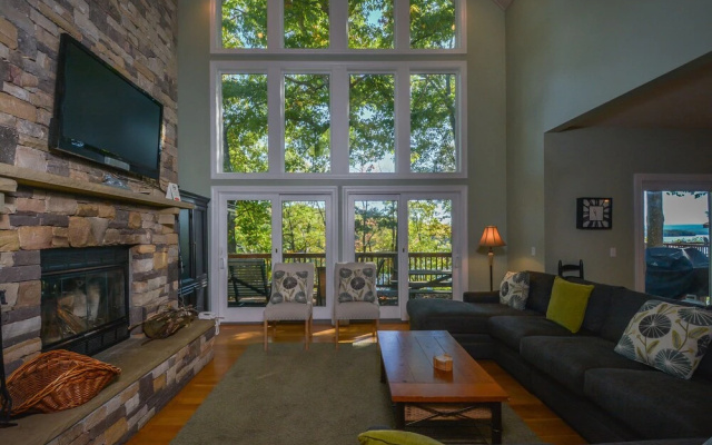 Wynsome Run Lodge 7 Bedroom House