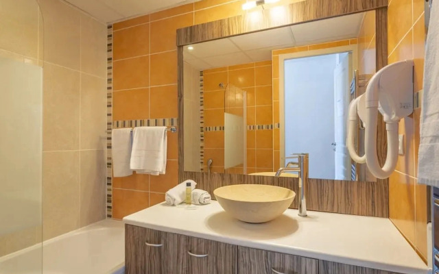 Retreat for 2 Near Lake Saint-cassien