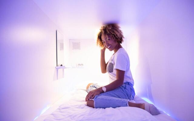 Cube Capsule Hotel (Куб)