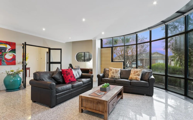Villa De Marseilles - Melbourne