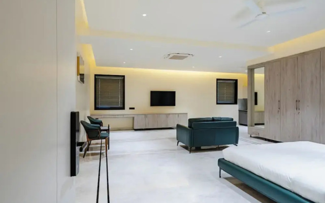 CS Luxurio Studios
