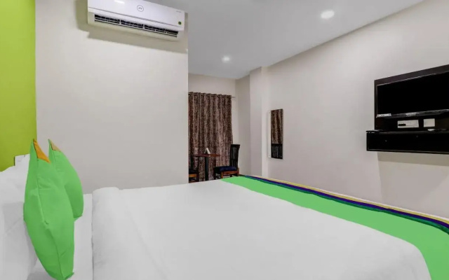 Capital O 9671 Hotel Rudraksh Inn
