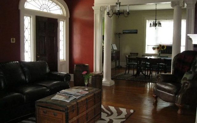 Olde Square Inn Bed and Breakfast