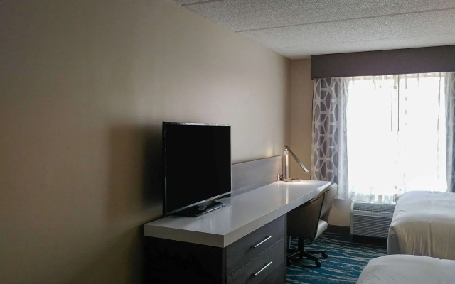 Comfort Inn & Suites Greenville Near East Carolina University