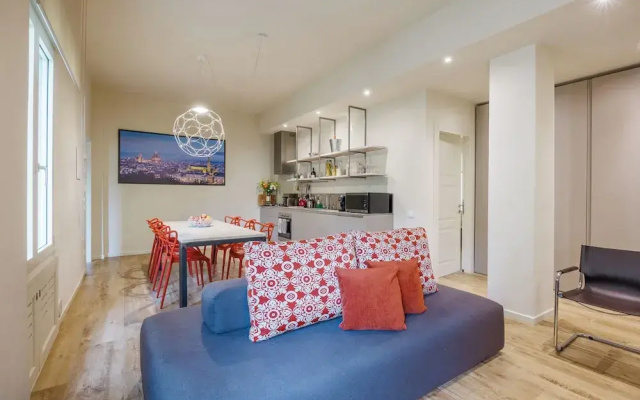Lucy Florence Charming Modern Apartment