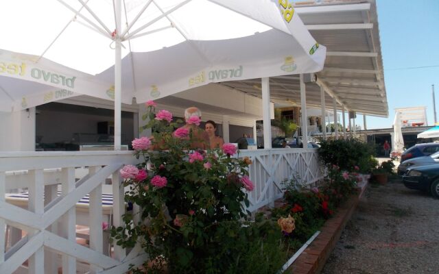 Santa Paola Hotel - In Sarandë (Kodrra) Саранда вид на фасад