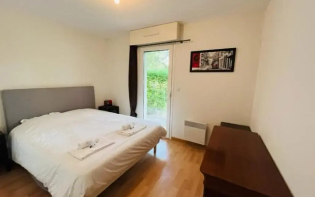 72m With Terrace And Garden Center Of Baden