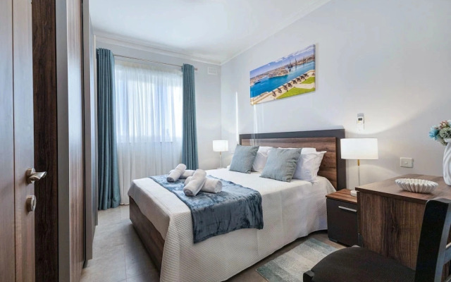 Luxury PH - Terrace & Jacuzzi & Sunbeds
