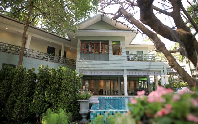 Отель The Raweekanlaya Bangkok Wellness Cuisine Resort Бангкок вид на фасад