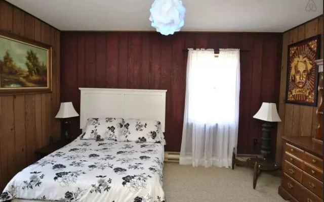 Crystal Ship on Blueberry Hill Home
