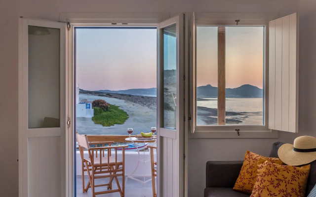 Manolis & Filio Home By The Sea