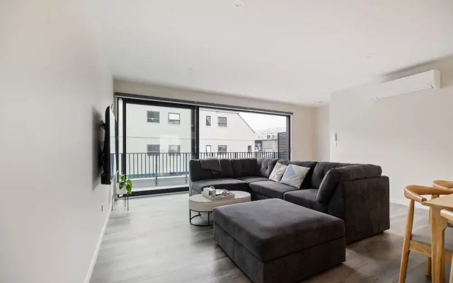 Group and Family Friendly - 3 Bedroom Townhouse with Garage