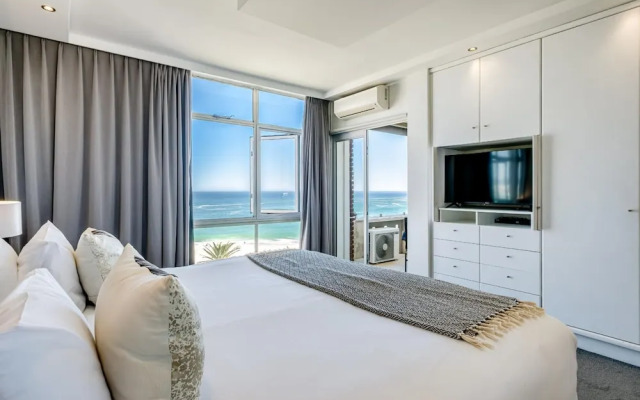 Camps Bay Beachside 2bed w Sea View Cloud 9