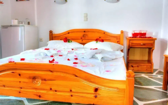 Eleni Rooms