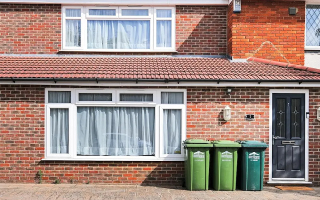Heathrow Living St Annes Svcs Hse 5 BDRM