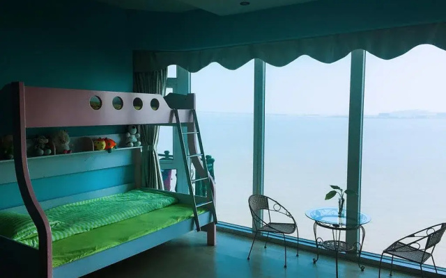Sea Cubic Youth Hostel