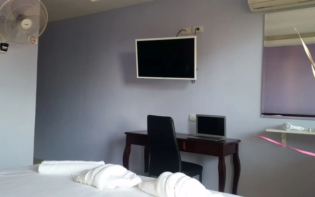 Patumnak Beach Guesthouse