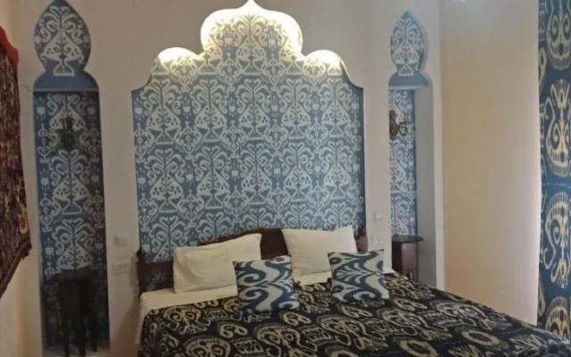 Bibi-Khanym Hotel
