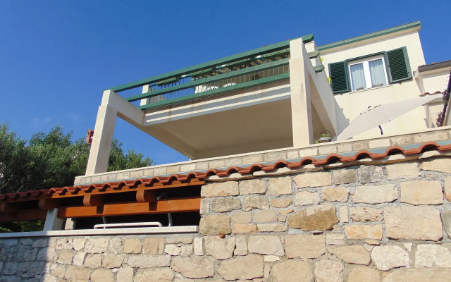 Apartment Vin - excellent location and close to the sea A Postira, Island Brac