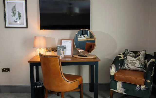 Wheatsheaf Hotel - Virginia Water by Chef and Brewer Collection