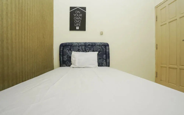 Oyo Life 2573 Griyo Kost Putra 205