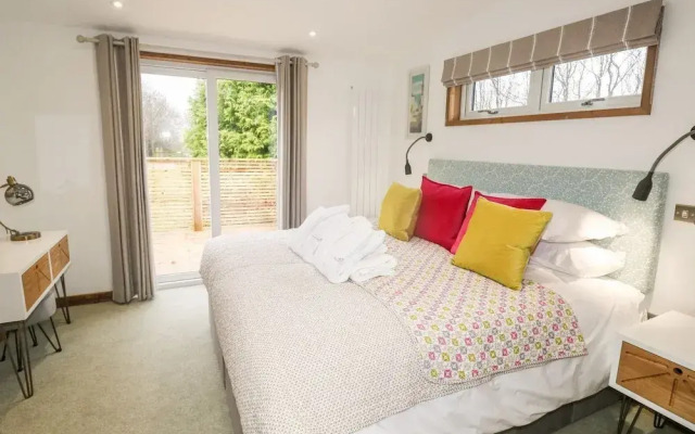 2 Meadow Retreat