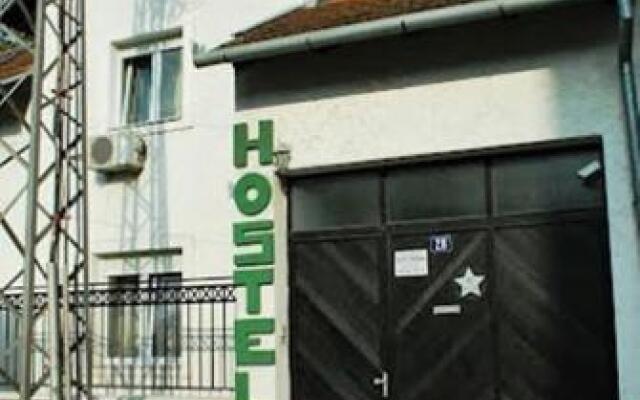 Hostel Podbara Нови Сад вид на фасад
