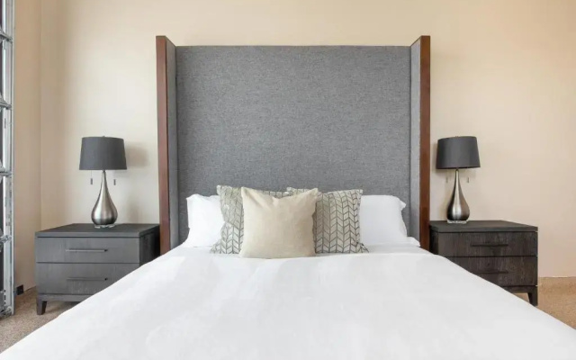 Modern Temecula Mansion w Pool, Hot Tub, Guest House & Valley Views Camila by Avantstay