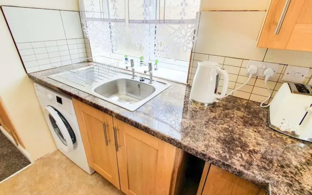 Captivating 1-bed Apartment in Stroud