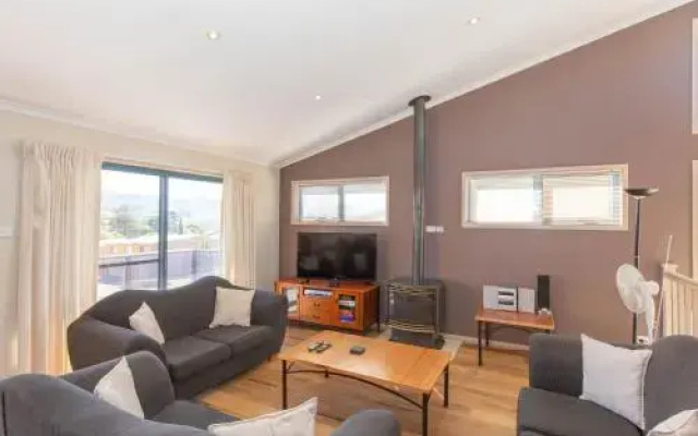 Acacia 5/2 Kirwan Close