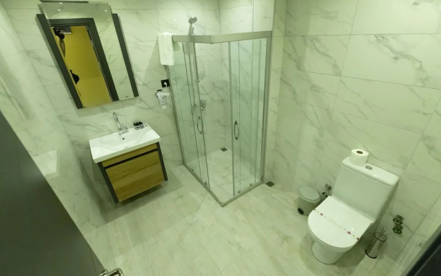 Roy Otel Akçay