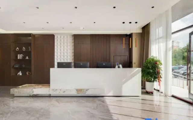 Zhiyun Hotel (Xilinhot City Hangai Road)
