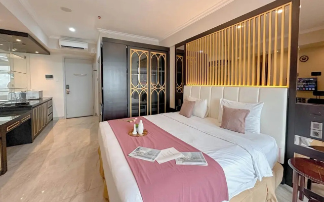 Lavish And Comfy Look Studio At Grand Sungkono Lagoon Apartment