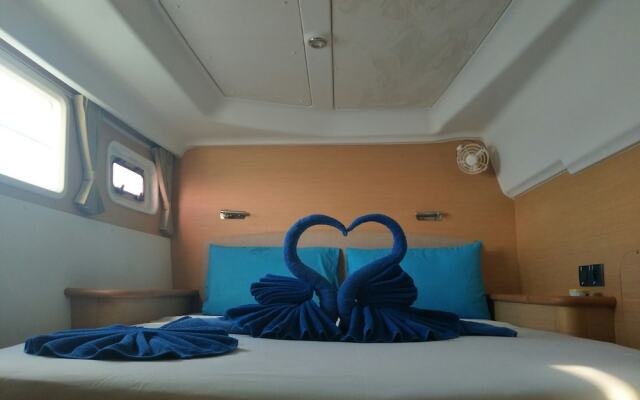 Отель Discover Catamaran Phuket - LAGOON440 комната для гостей