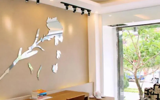 The Carnation Hotel Da Nang