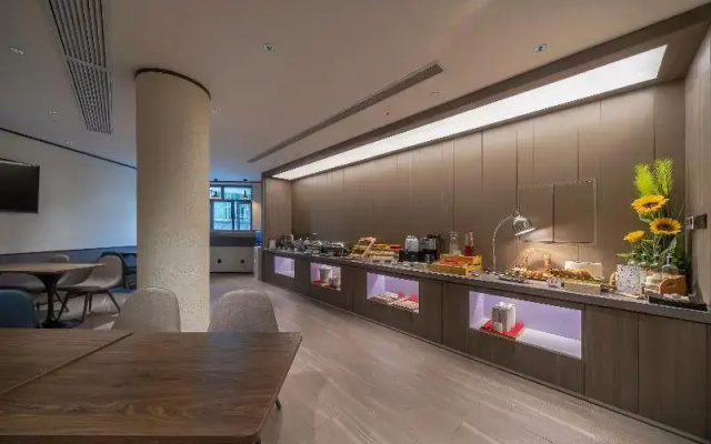 Hanting Hotel Shanghai Lujiazui Minsheng Road Metro Station