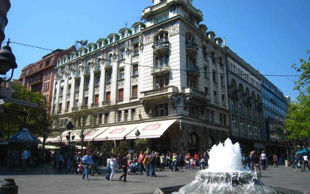 Отель Dominic & Smart Luxury Suites Republic Square Сербия, Белград - отзывы, цены и фото номеров - забронировать отель Dominic & Smart Luxury Suites Republic Square онлайн вид на фасад
