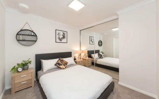 Lakeview Apartment Suite 06