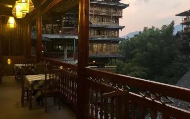 Longji Terrace Slow Life Homestay (Ping'anzhai Jiulong Wuhu View Spot)